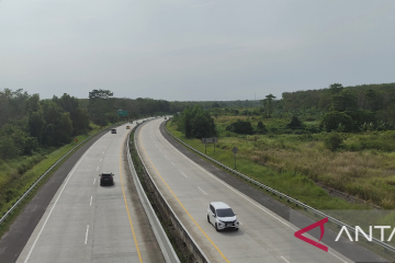 Arus balik kendaraan pemudik ramai melintasi tol Lampung