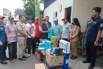 Pemkot Jaktim berikan bantuan bagi korban kebakaran di bantaran rel