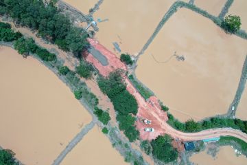 China perbarui peringatan biru untuk hujan badai