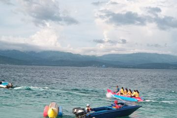 Pantai Tanjung Karang ramai pengunjung saat liburan Idul Adha