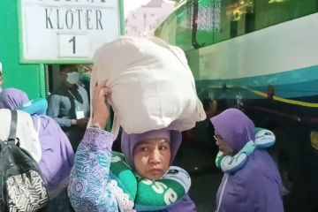 PPIH Surabaya pastikan setiap jamaah haji dapat air zamzam 10 liter