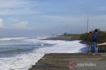 BMKG: Tinggi gelombang di laut selatan Jabar hingga DIY capai 6 meter