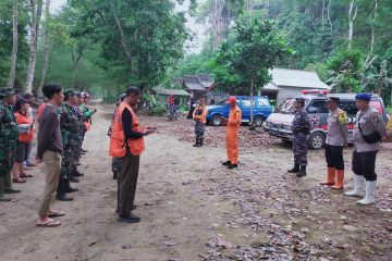 Tim gabungan temukan WNA terseret ombak di Pantai Jembatan Panjang