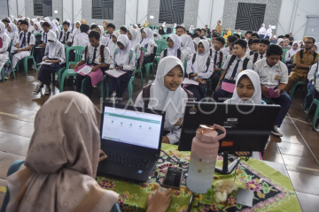 Melenceng dari tujuan, Kemendikbud diminta tinjau ulang sistem PPDB