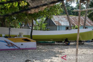 Jasa perbaikan dan penegcatan perahu nelayan