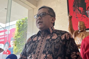 Hasto dukung Gibran cuti ke Jepang