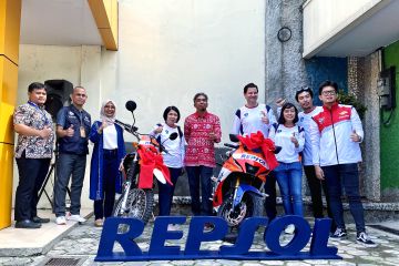 Repsol Indonesia serahkan 2 unit motor sport untuk konsumen beruntung