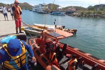Tim SAR lakukan pencarian 17 penumpang kapal pinisi di Labuan Bajo