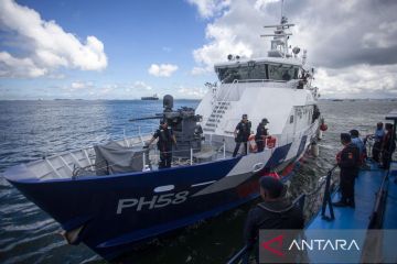 Pertemuan kapal patroli Indonesia dengan Singapura