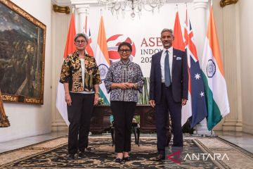 Pertemuan trilateral Indonesia dengan Australia dan India