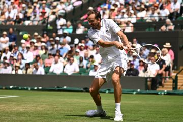 Medvedev waspadai "satu pukulan brutal" Alcaraz di semifinal Wimbledon