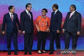 Pertemuan Menlu ASEAN dengan China