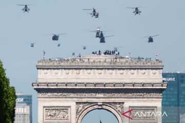 Perayaan Hari Bastille di Champs-Elysees Prancis