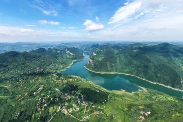 Aksi pasutri di China bersihkan Sungai Wujiang dari sampah