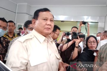 Menhan jenguk Cak Nun di RSUP Dr Sadjito Yogyakarta