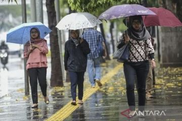 Hujan ringan hingga lebat diperkirakan landa sejumlah kota besar