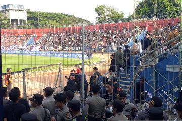 Polisi amankan puluhan suporter di pertandingan Persik lawan Arema