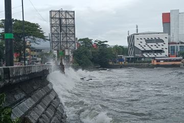 BMKG: Waspadai gelombang 2,5 meter di perairan Sulut