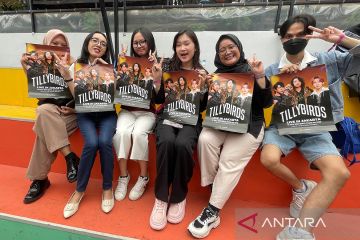 Jelang konser, penggemar Tilly Birds sudah hadir di lokasi sejak sore