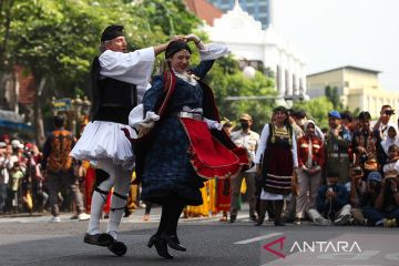 Parade Surabaya Cross Culture International Folk Art Festival