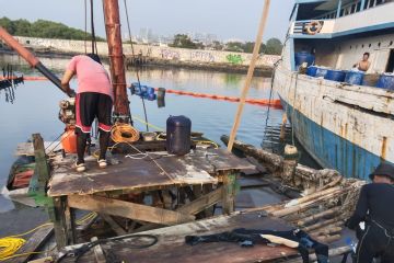 Kemenhub kawal pengangkatan kerangka kapal di Pelabuhan Sunda Kelapa