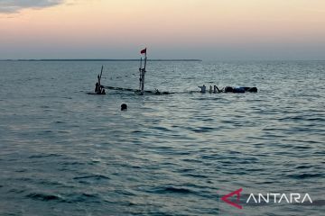 Tim gabungan evakuasi kapal nelayan Pamekasan yang tenggelam