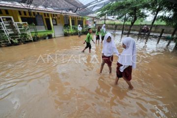 Sekolah terdampak banjir di Jambi