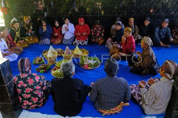 Grebeg Satu Suro Open Lepen di lereng Gunung Sindoro