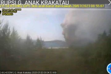 Gunung Anak Krakatau kembali erupsi setinggi 2.000 meter