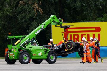 Russel tercepat, Perez kecelakaan pada latihan pertama GP Hungaria