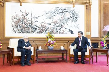 Presiden China Xi Jinping bertemu Henry Kissinger