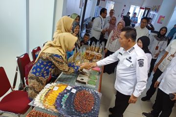 Pemprov Kepri menggandeng pegiat wisata pasarkan produk UMKM