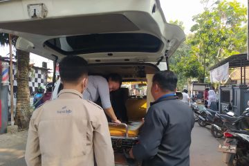 35 ambulans dioperasikan untuk evakuasi korban keracunan di Cimahi