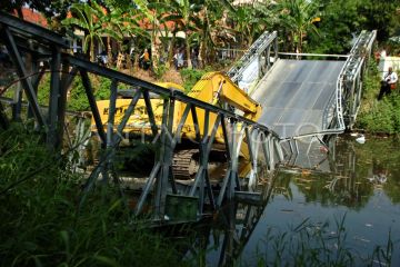 Jembatan ambruk di Kabupaten Tegal