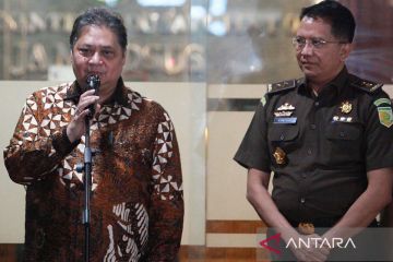 Airlangga jawab 46 pertanyaan usai diperiksa 12 jam lebih