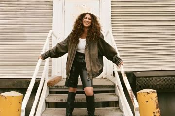 Tori Kelly dirawat di rumah sakit akibat pembekuan darah