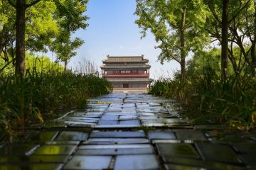Pemandangan musim panas di sepanjang Poros Tengah Beijing di China