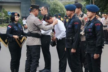 Polda Metro Jaya beri penghargaan kepada sepuluh personel berprestasi