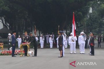 Jokowi minta perwira muda TNI-Polri selalu terdepan bantu masyarakat