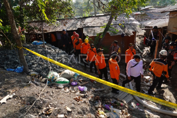 Lanjutan proses evakuasi delapan penambang emas