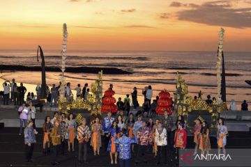 Paduan Suara di pantai di Bali