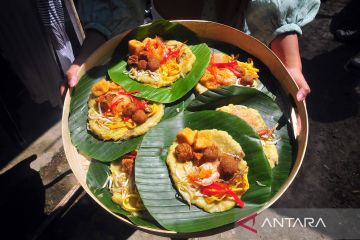 Tradisi berbagi bubur Asyura di Kudus