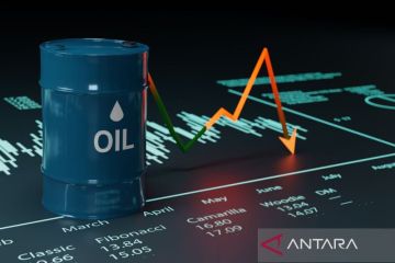 Minyak turun di Asia, investor timbang data China dan optimisme OPEC