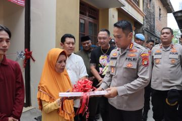 Polres Jakbar tuntaskan bantuan "bedah rumah" di Cengkareng