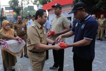 10.00 bendera Merah Putih dibagikan ke setiap kecamatan di Tangerang