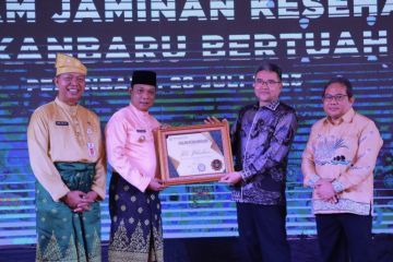 Pemko Pekanbaru dapat penghargaan dari BPJS Kesehatan atas capaian UHC