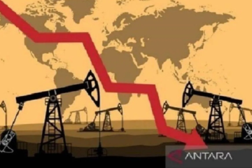 Minyak turun ketika kekhawatiran atas kenaikan suku bunga AS mereda