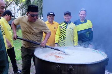 5.000 porsi Bubur Asyura dibagikan ke ASN Pemprov Kalsel dan warga