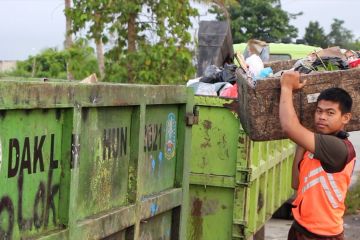 Pemuda tukang sampah di Jayapura lolos seleksi anggota Polri