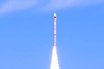 Roket komersial China luncurkan dua satelit